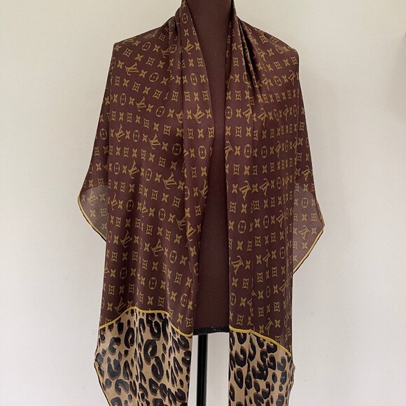Display#1 Louis Vuitton Monogram Logo Animal Oversize Brown Gold Silk Wrap - Picture 13 of 16